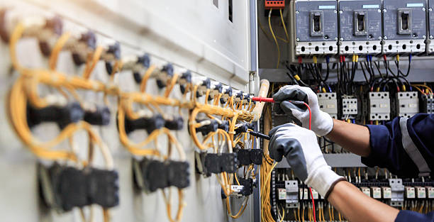Professional Electrician technician working in Rio Rancho Estates, NM